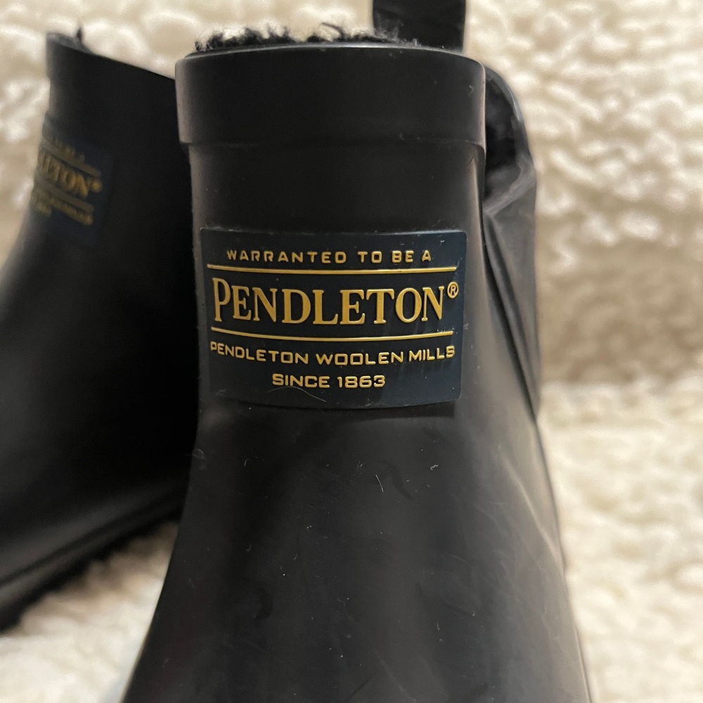 Pendleton Faux Fur Lined Chelsea Rain Boots, size 9 - Picture 3 of 10